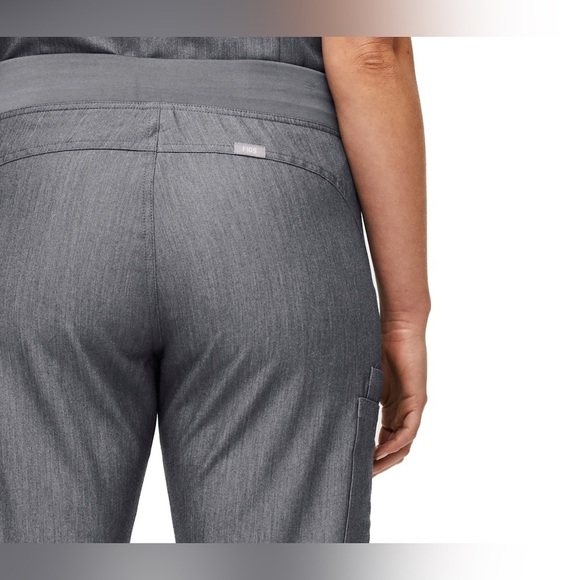 FIGS Kade Cargo Scrub Pants for Women - Graphite, size Large - Picture 8 of 9